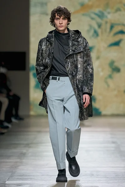 Look 4